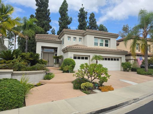 Beautiful Woodhall Home – Spacious, Bright & Move-In Ready! – photo 1