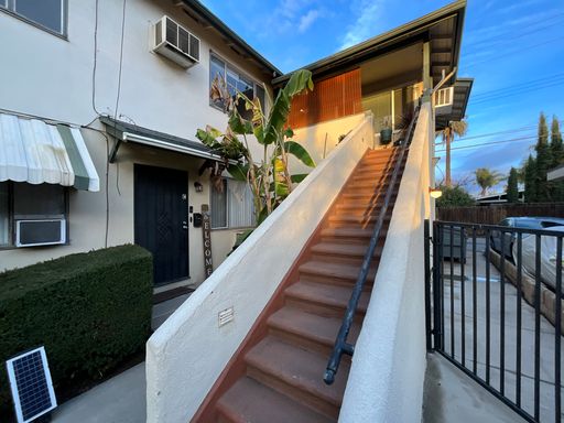 MOVE-IN SPECIAL!!! Cozy 1 Bedroom and 1 Bath walking distance to West Covina Mall!