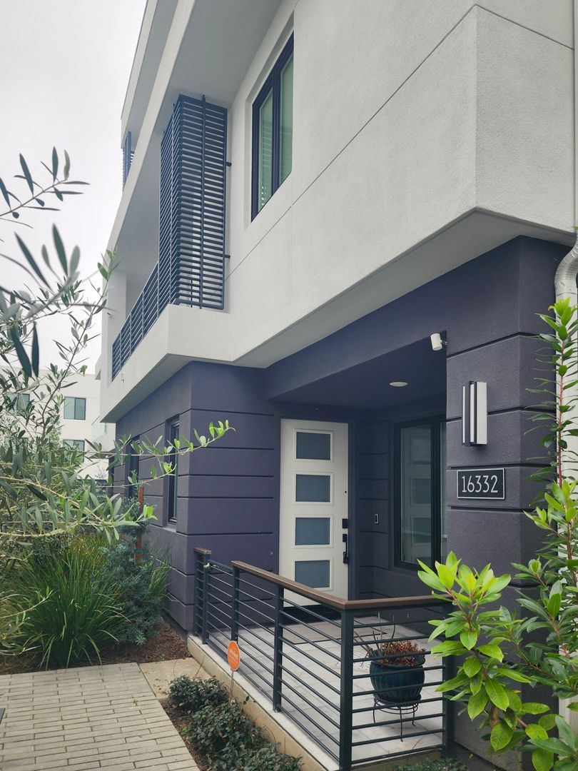 Tustin House: 16332 Dawn Way