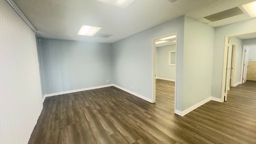Spacious Office/Retail Space in Great Glendora Location! – photo 1