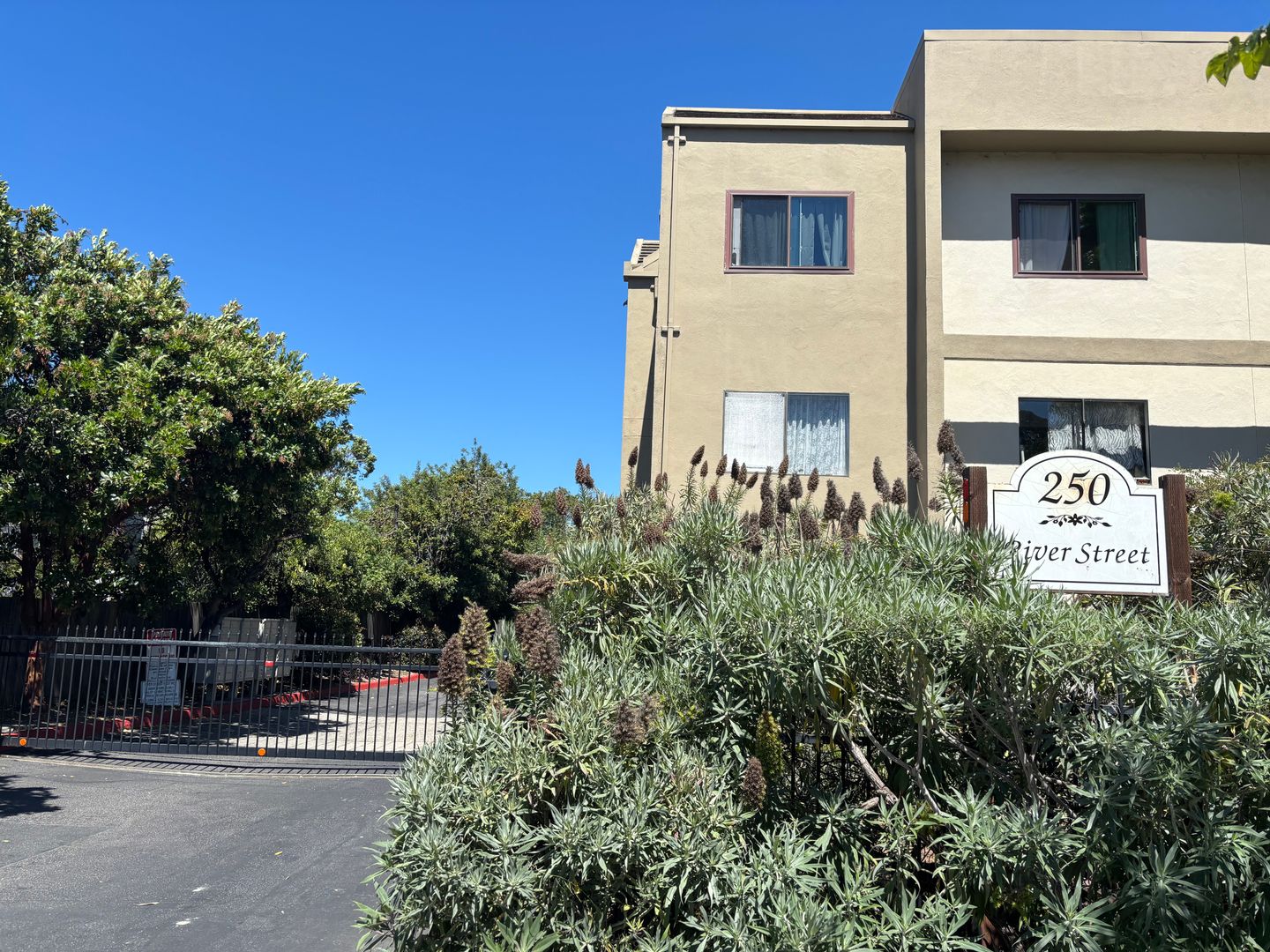 Santa Cruz Condo: 250 River Street