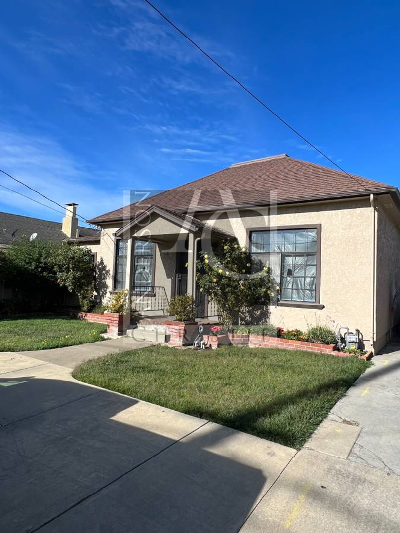 Watsonville Apartment: 12 8th Street