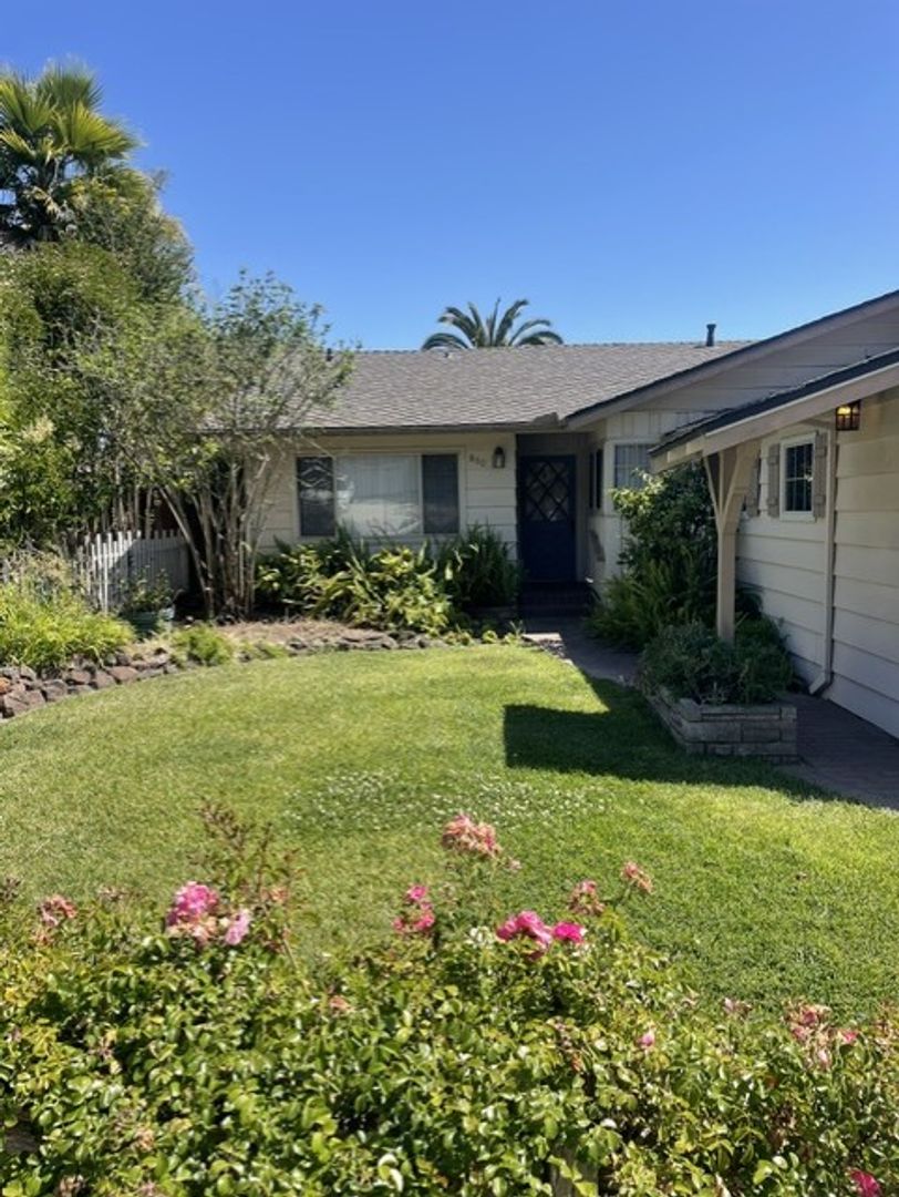 Santa Cruz House: 860 Prospect Heights