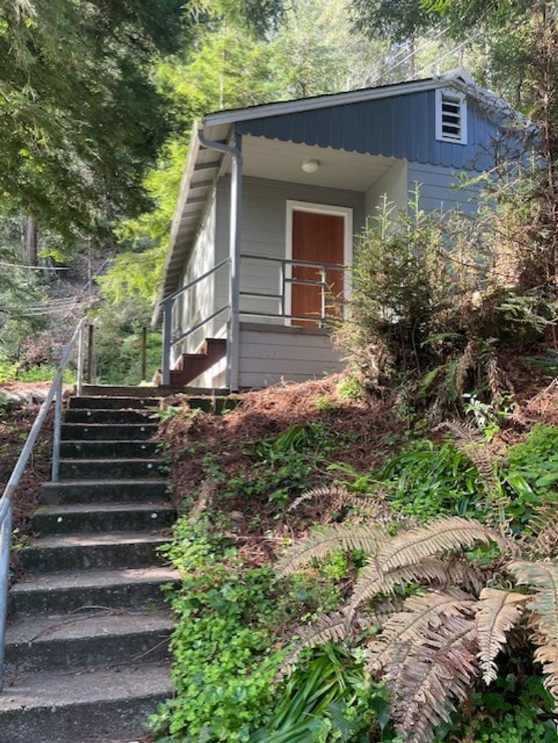 Boulder Creek Apartment: 13127 / 13129 Hazel Avenue