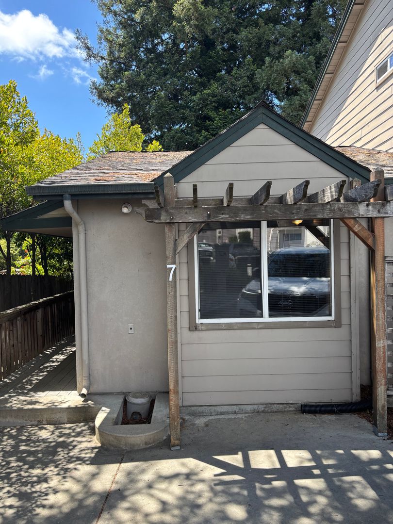 Santa Cruz Apartment: 219 Fern St