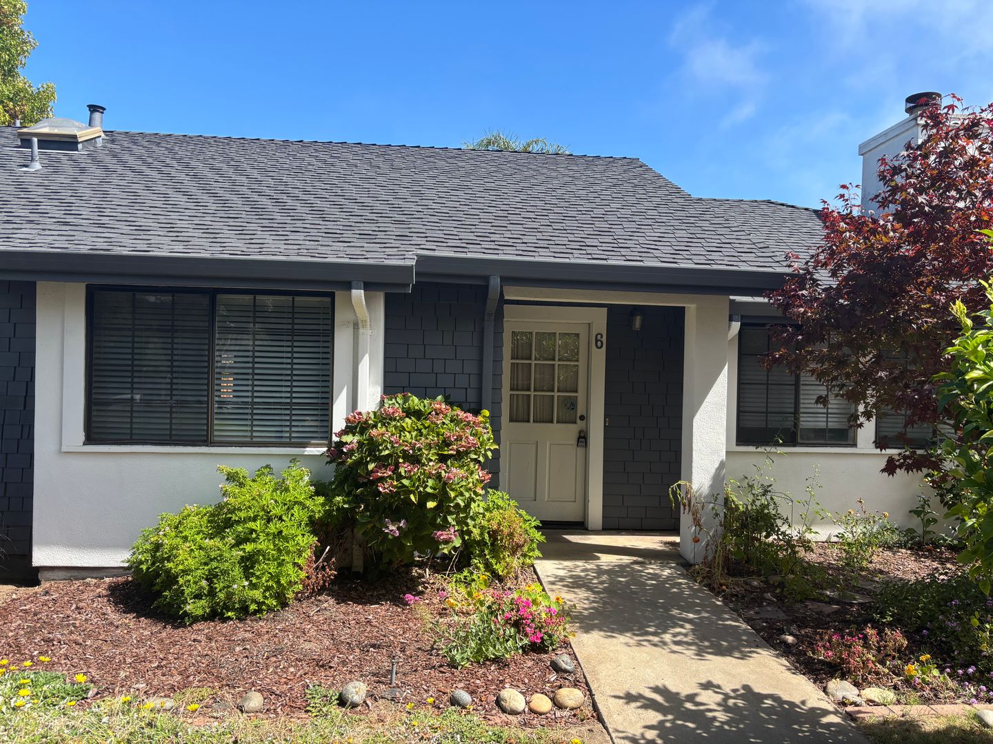 Capitola Apartment: 308 Hill St