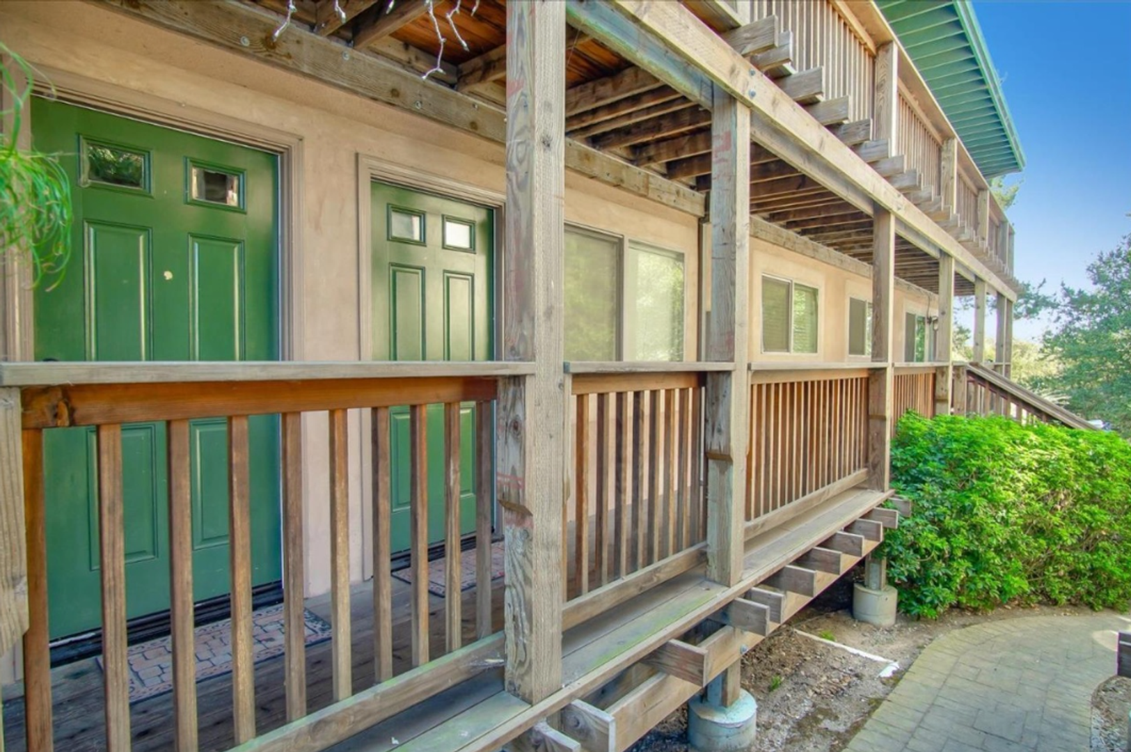 Santa Cruz Apartment: 985 30th Ave