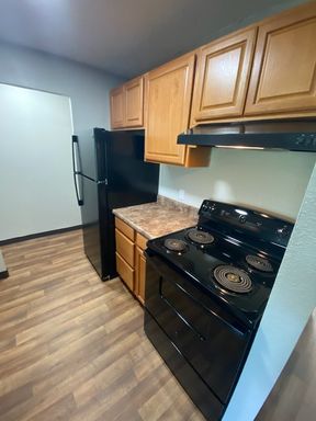 Beautifully Renovated One Bedroom With Washer and Dryer Connections! – photo 1