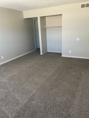 Spacious 2 Bedroom 1 Bath Apartment Home – photo 1