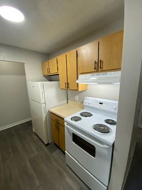 Spacious One Bedroom One Bath With Washer and Dryer Connections! – photo 1