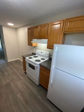 Spacious Two Bedroom Two Bath Apartment With Washer and Dryer Connections! – photo 1