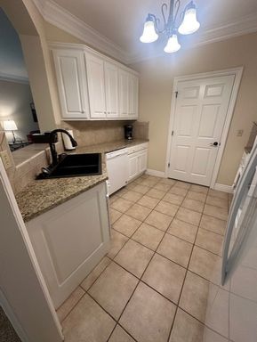 Luxuriously Remodeled 2 Bedroom 2 Bath Apartment Home With Washer and Dryer and Attached Garage! – photo 1