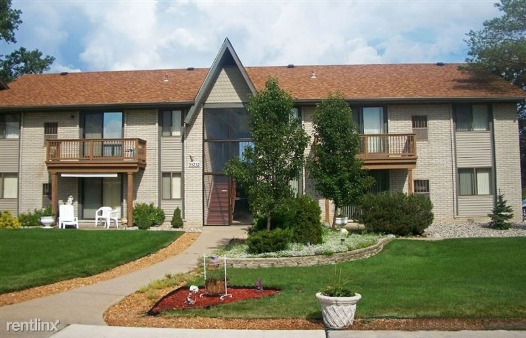 Farmington Hills Apartment: 35258 W 8 Mile