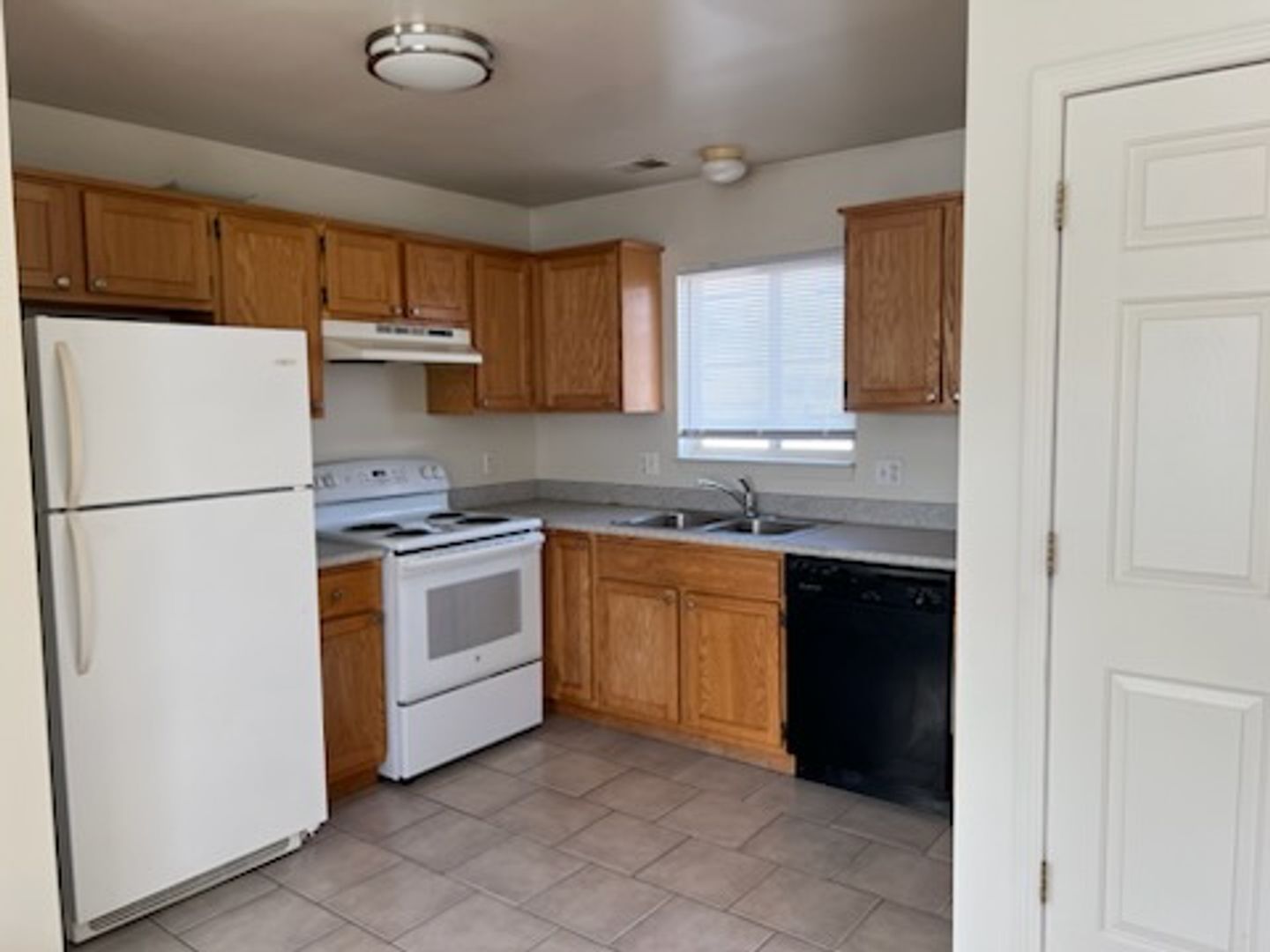Roseville Apartment: 16551-16579 E 12 Mile Rd