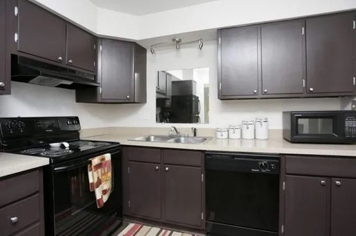 Country Club Park Apartments - Lower Level – photo 1