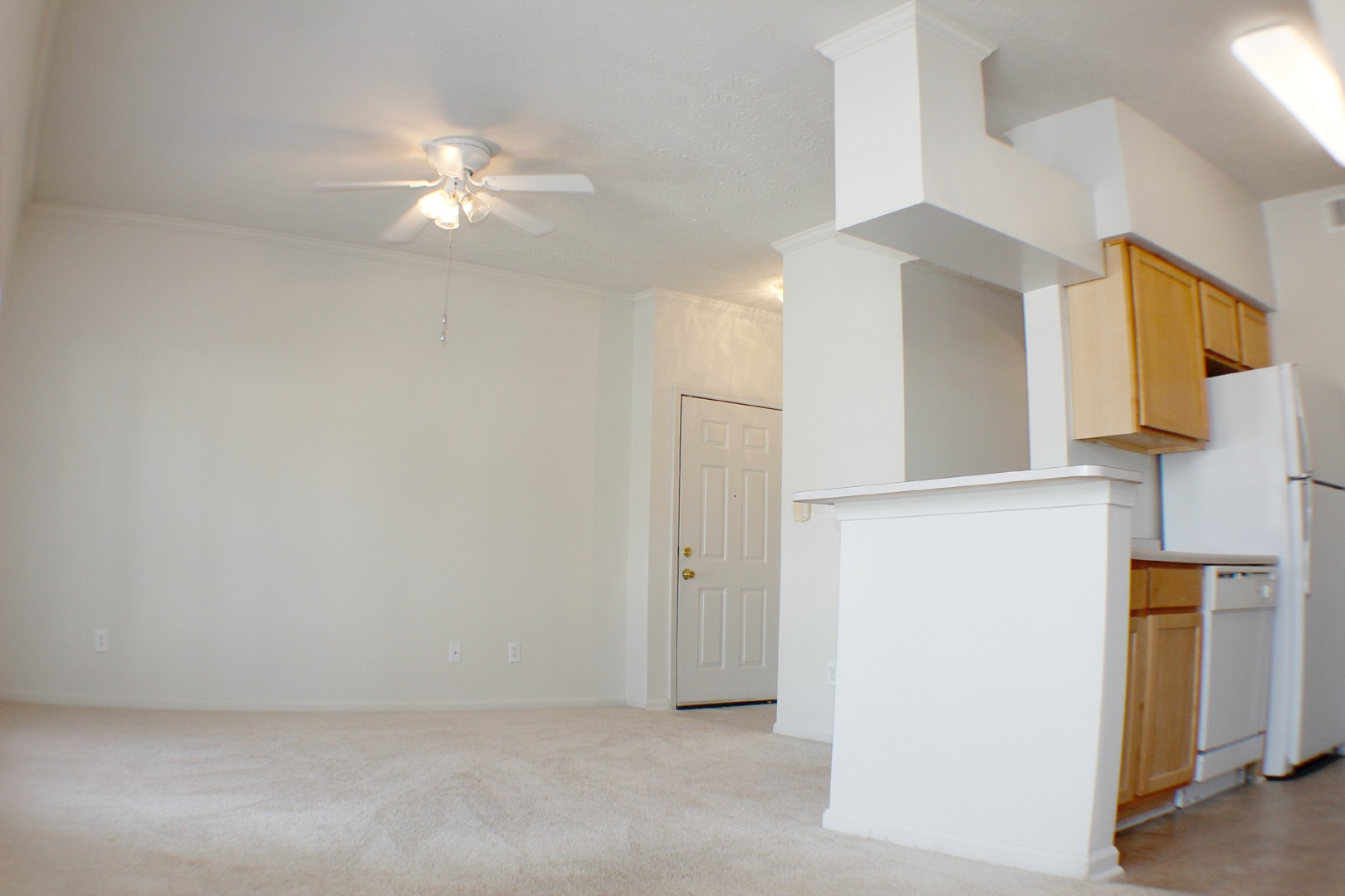 Lexington Apartment: 1101 Beaumont Centre Lane