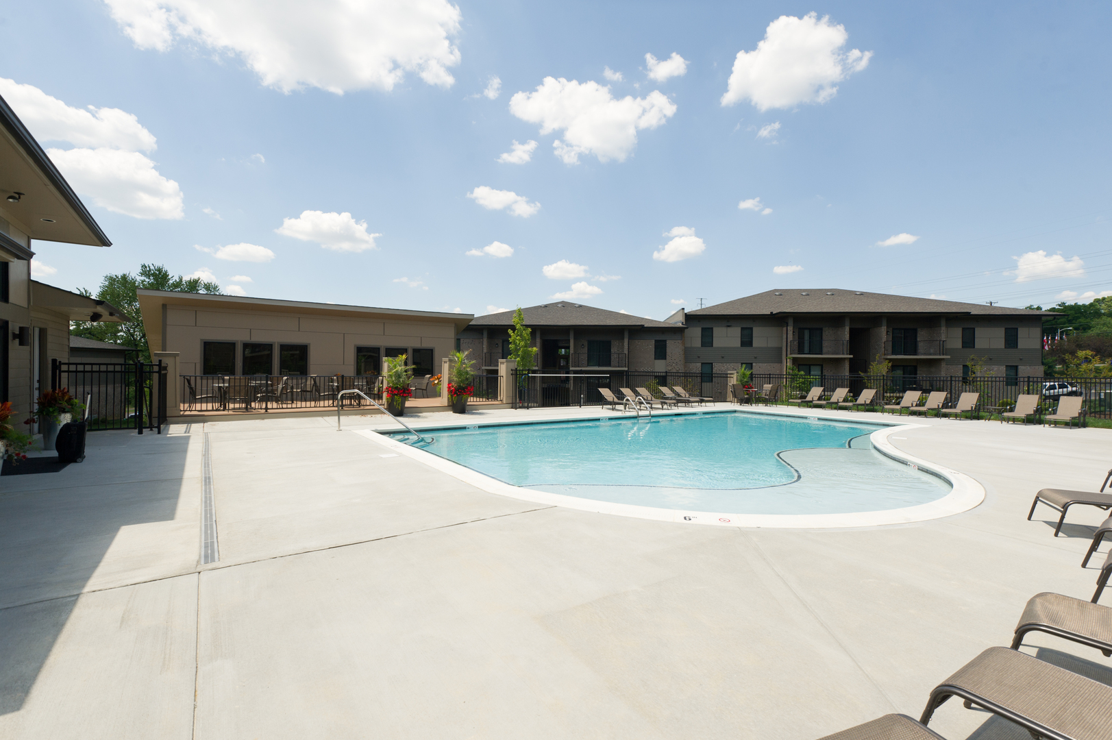 Lexington Apartment: 495 Laketower Drive