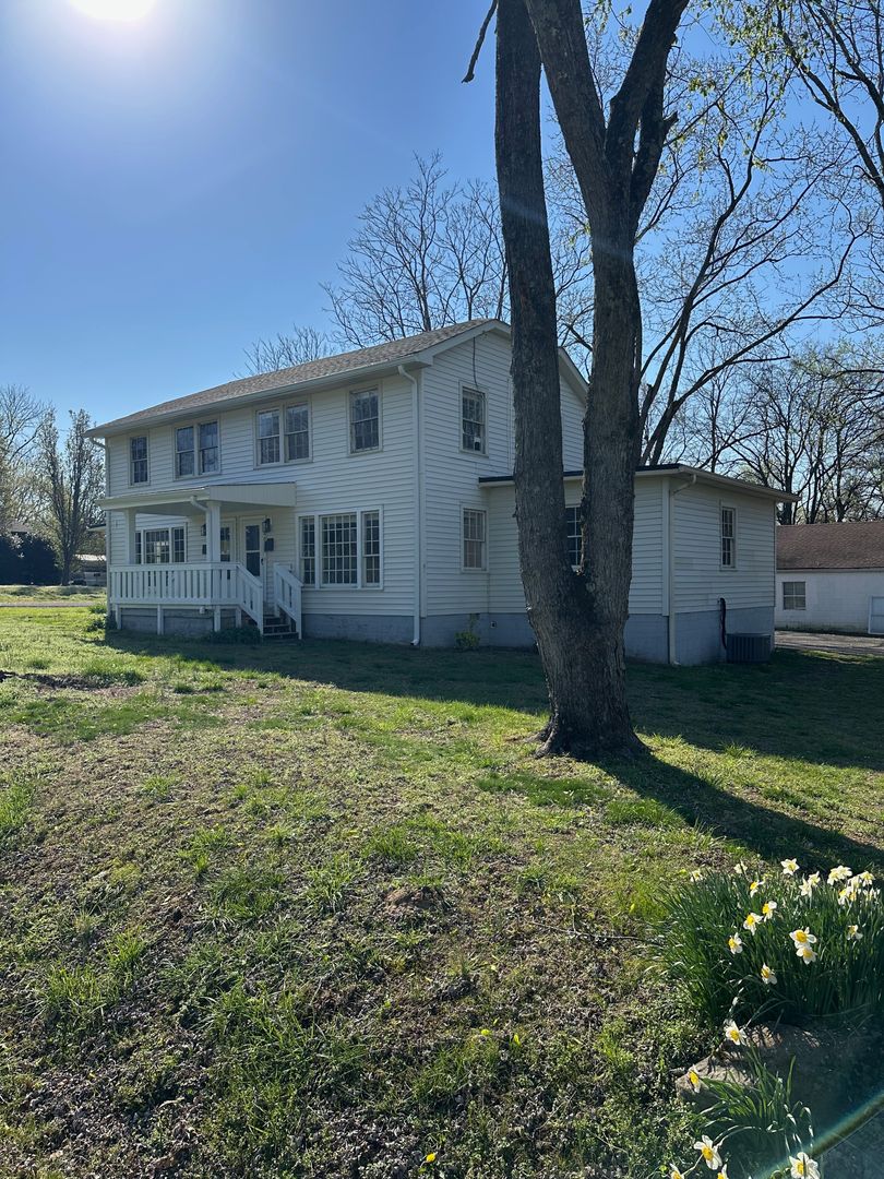 Old Hickory House: 1403 8th Street