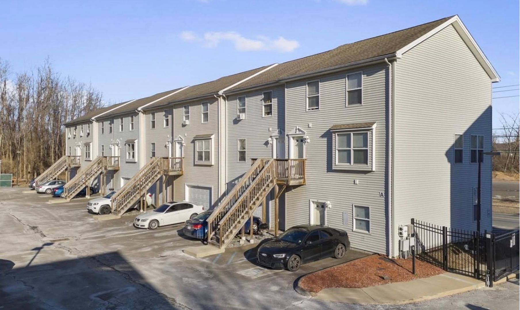 Hamden Townhome: 190 Pine Rock Ave