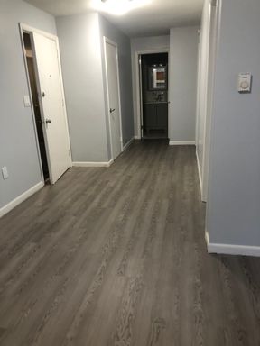 95 Varga Road, 252