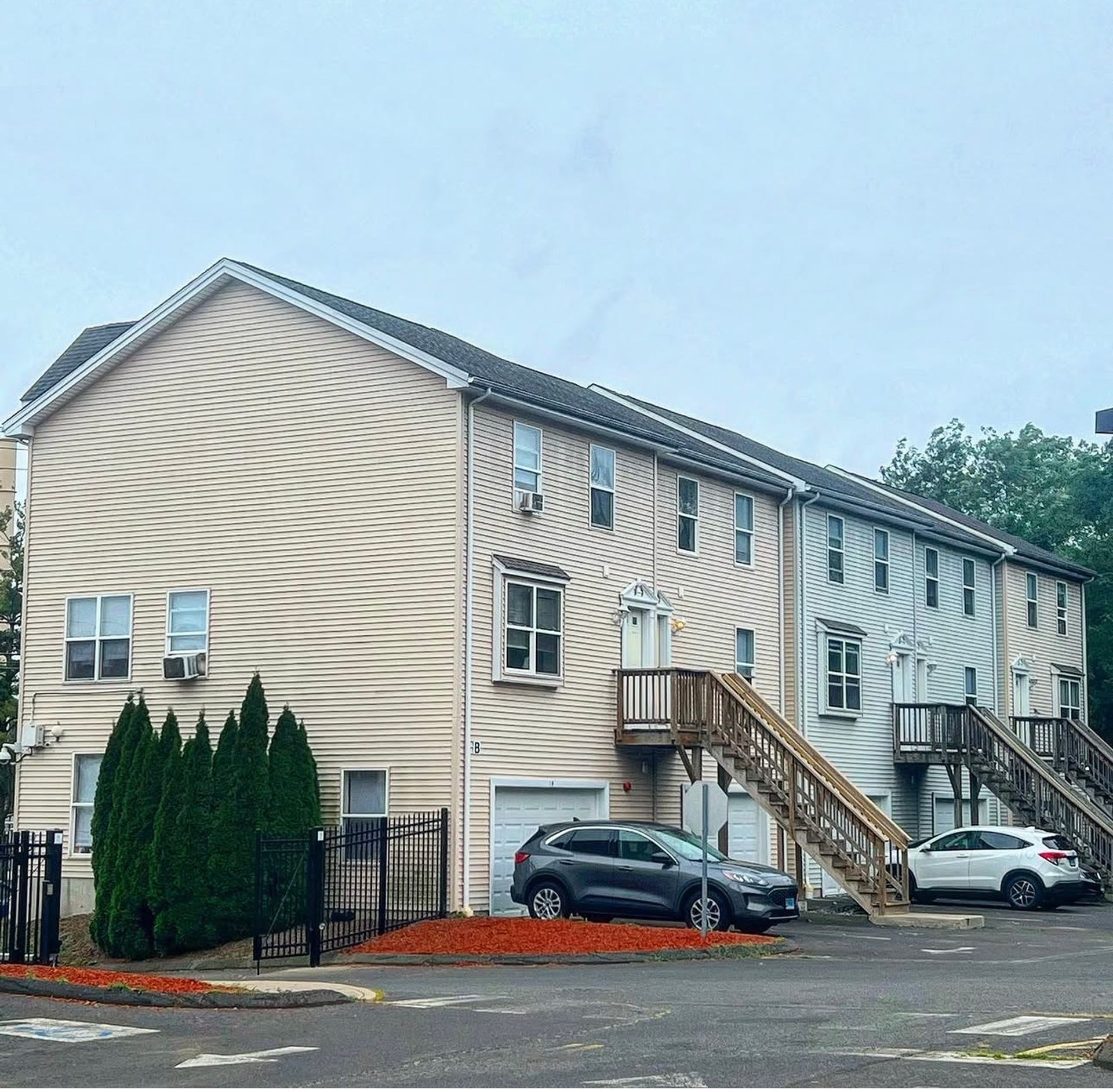 Hamden Townhome: 190 Pine Rock Avenue