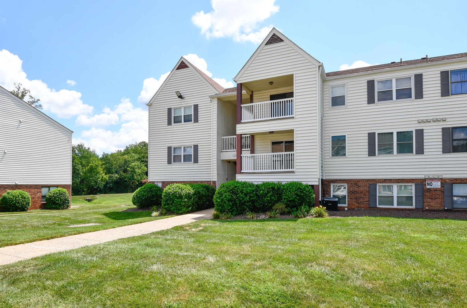 Stafford Condo: 102 Chesterfield Lane
