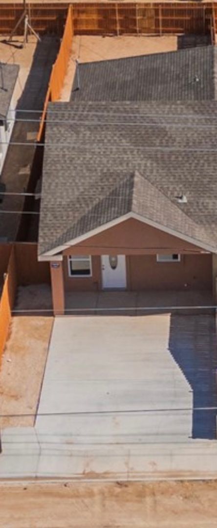 Monahans House: 1016 N Eva