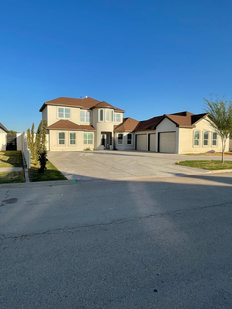 Odessa House: 2802 Tom Morris