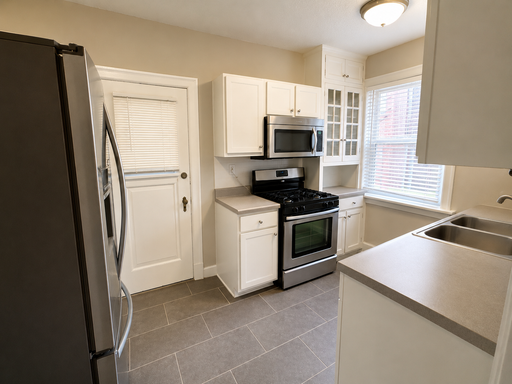Large 1-Bedroom Apartment*Moorlands*Garage Parking*In Unit Washer and Dryer – photo 1