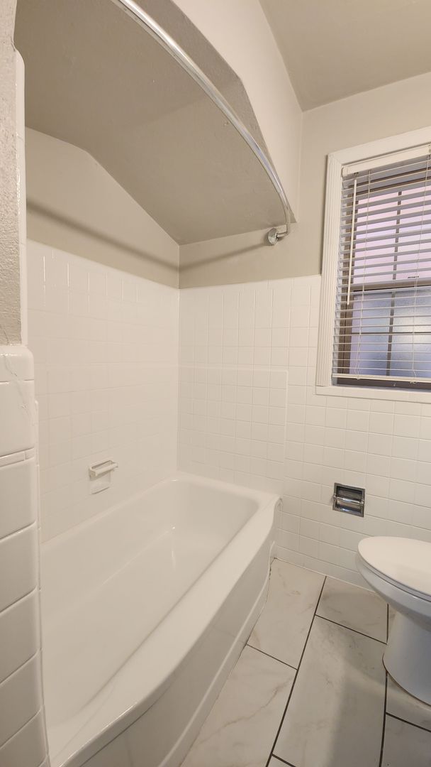 6328 - 6330 Bancroft Ave. 9 of 9
