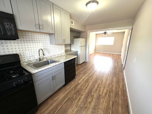 Clydesdale Apartments in Affton*Located within walking distance of St. Louis Bread Company, Grants Farm, Grants Trail, Starbucks, Schnucks, and much more. Don’t miss out! – photo 1