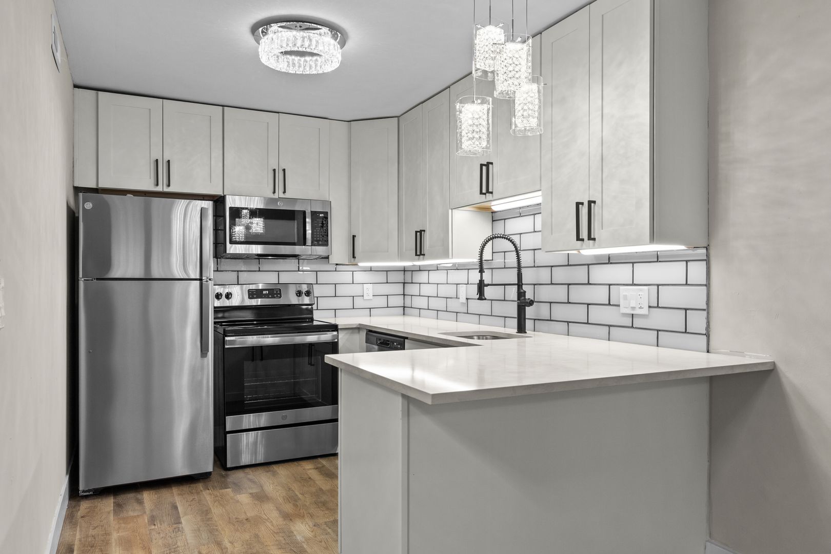 Kirkwood Apartment: 439 W Jefferson