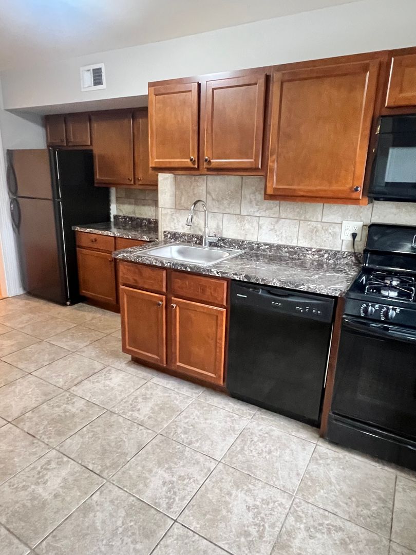 St. Louis Apartment: 9032 Gravois View Ct.