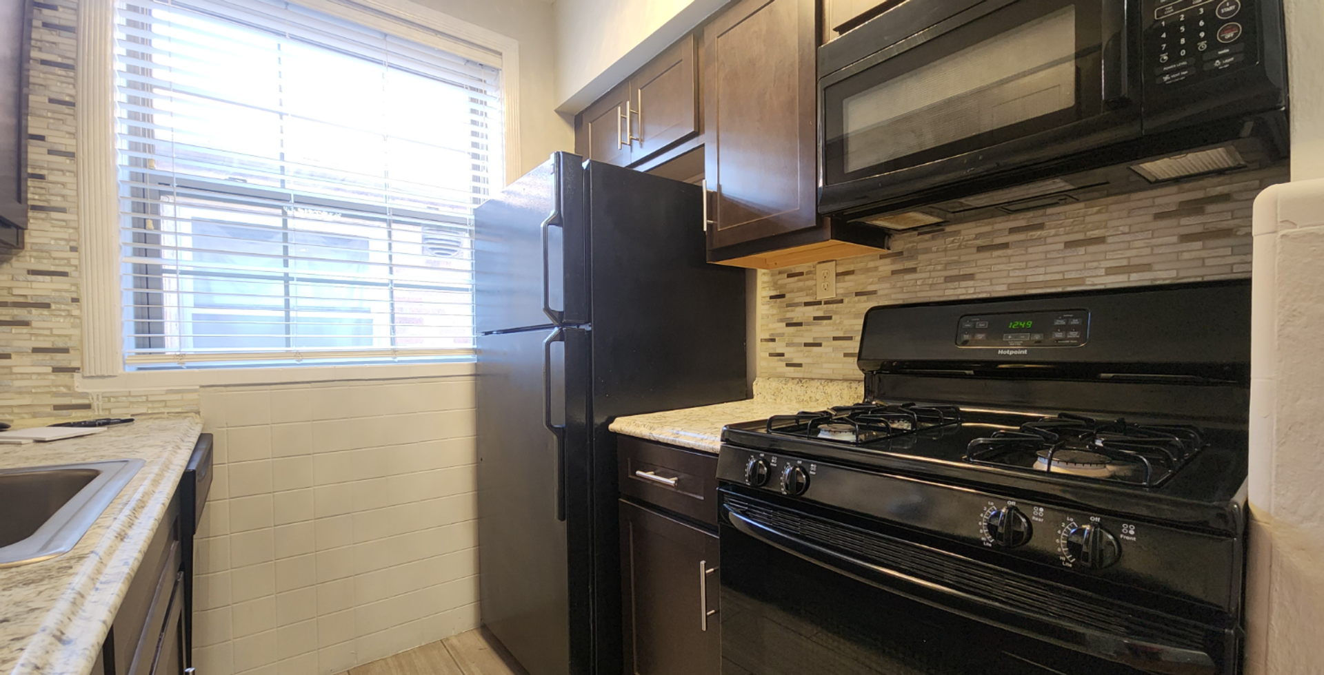 6328 - 6330 Bancroft Ave. 2 of 9