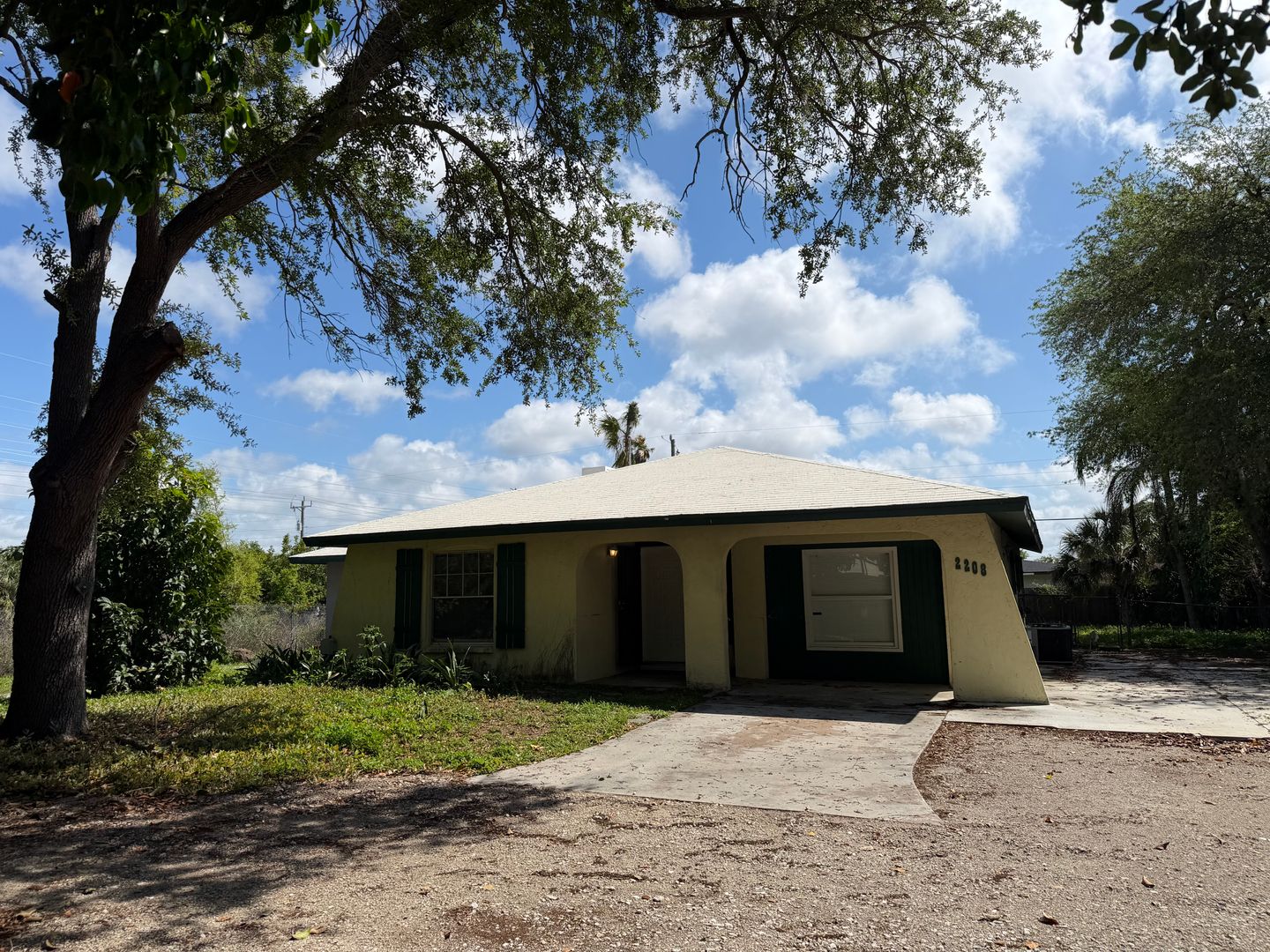 Sarasota Apartment: 2208 N Lockwood Ridge Rd