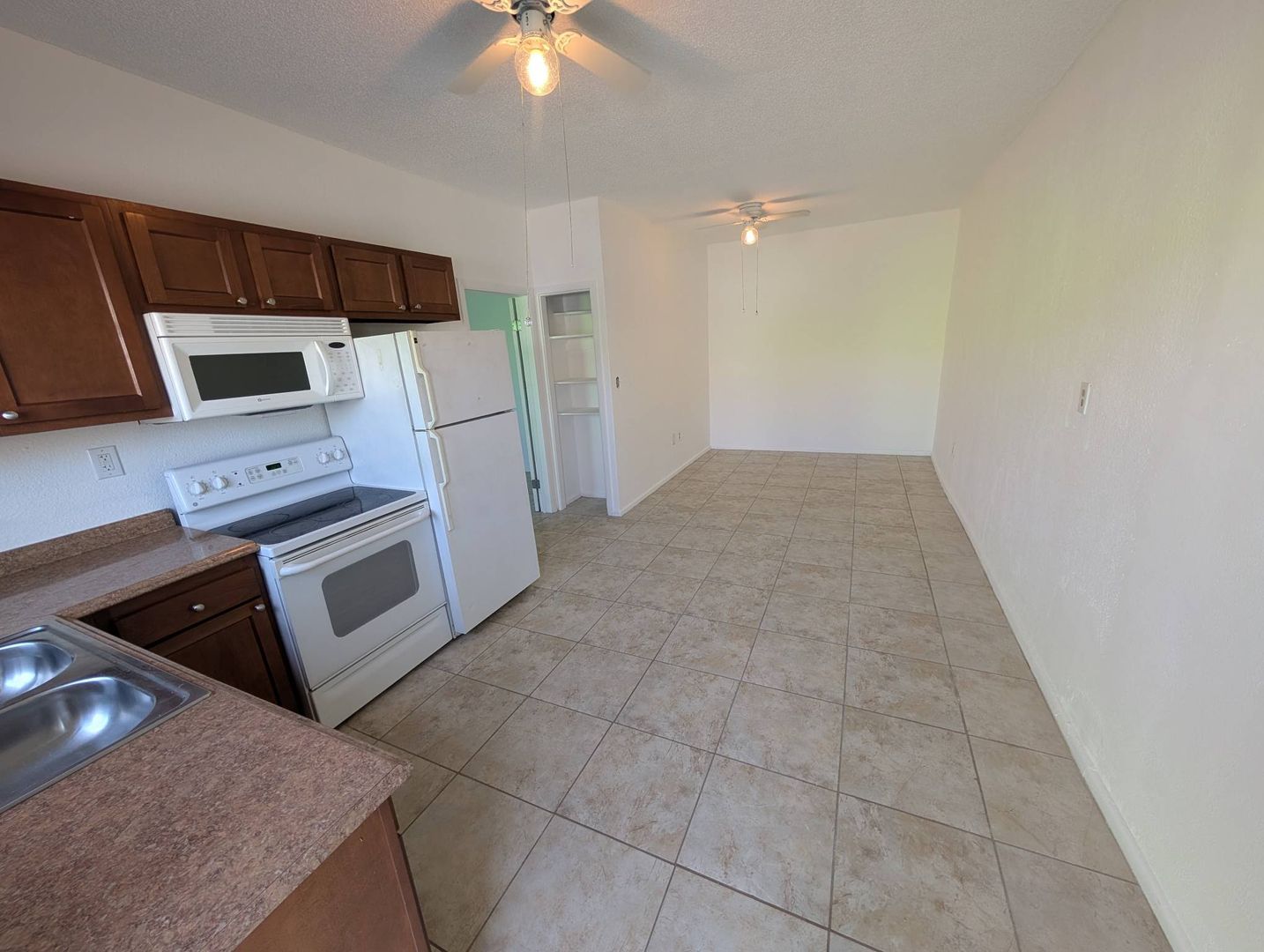 Nokomis Apartment: 401 Colonia Ln, E.