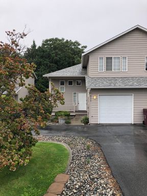 Attractive 2 Bedroom Wenatchee Duplex – photo 1