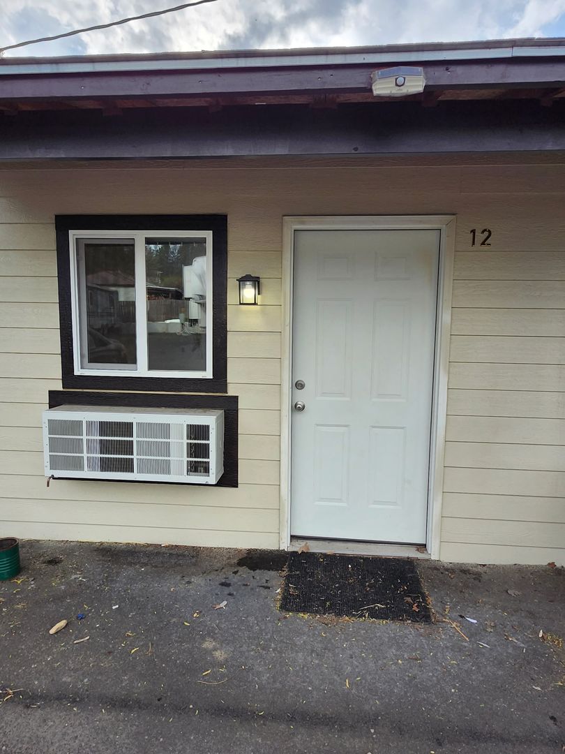 Orofino Apartment: 10560 Hwy. 12