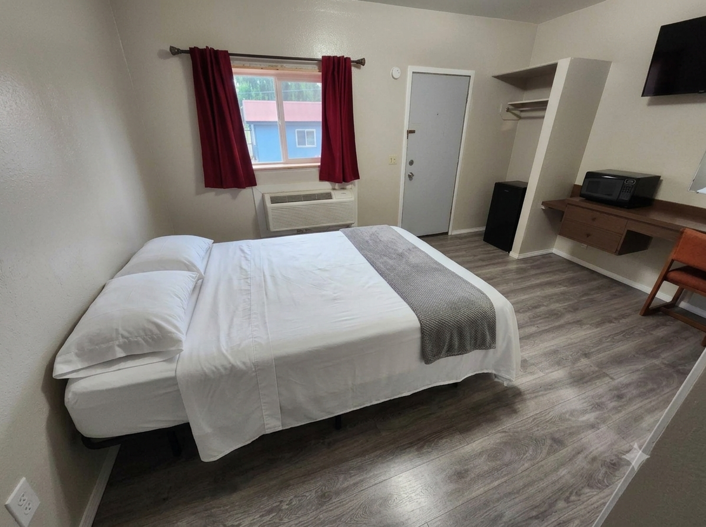 Kamiah Apartment: 216 3rd St.