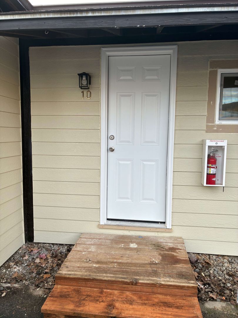 Orofino Apartment: 10560 Hwy. 12