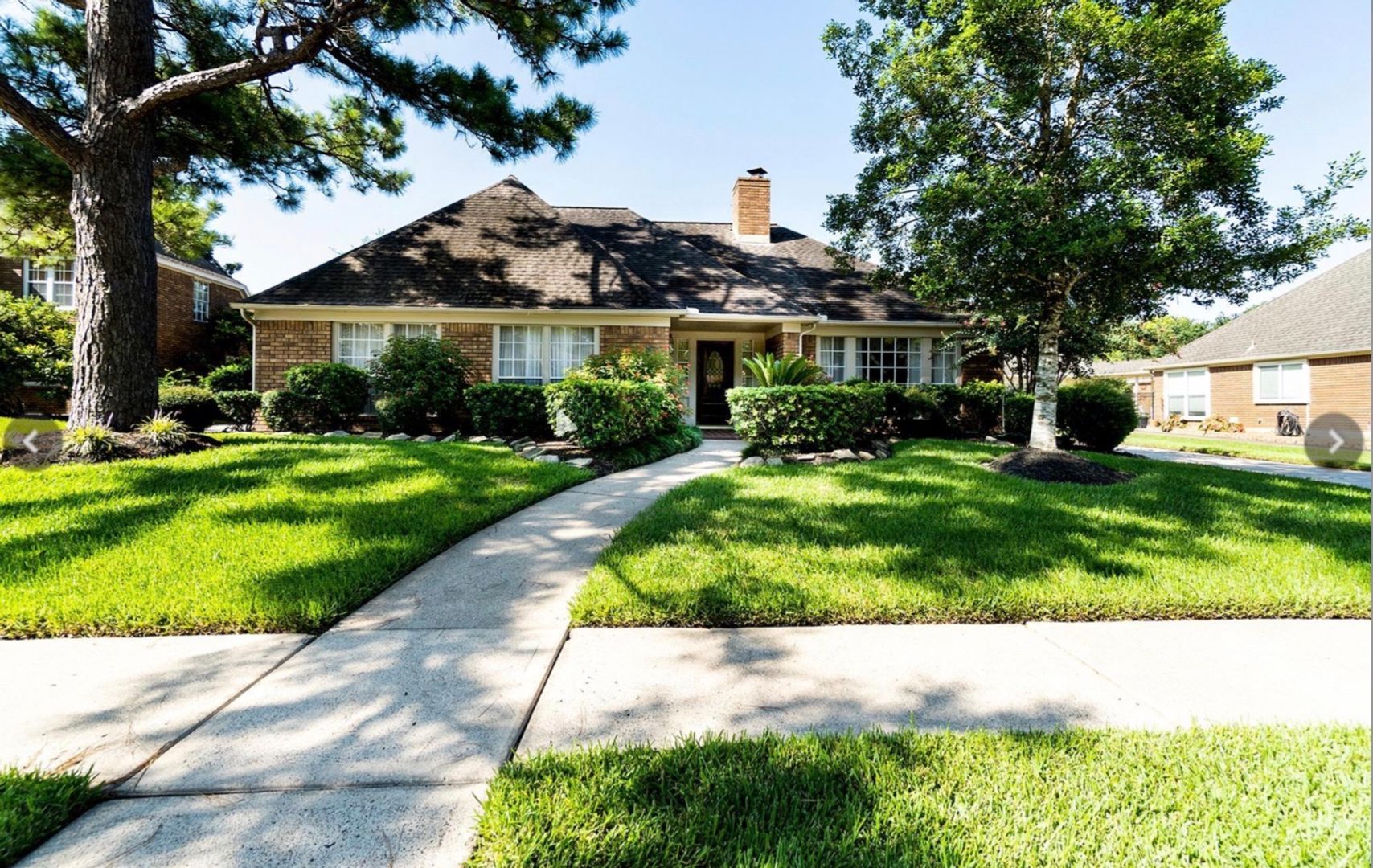 Houston House: 15406 Greenleaf Ln