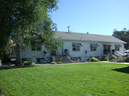 One Bedroom Upper Level-Off Street Parking – photo 1