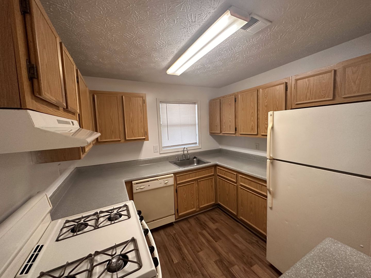 Anthos at Pinewood Manor LLC 2 of 6