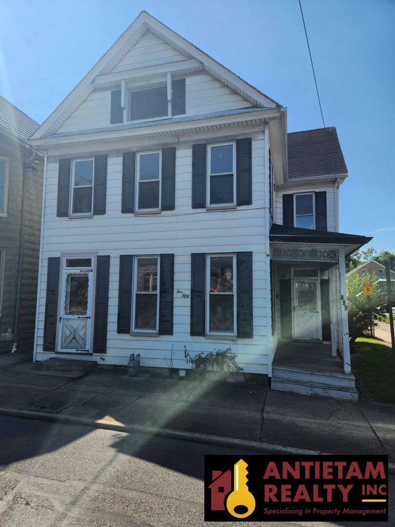 Chambersburg House: 550 Queen Street