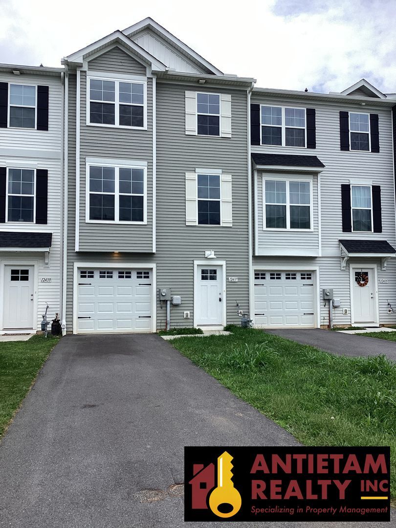 Waynesboro Apartment: 12435-12441 Jackson Avenue