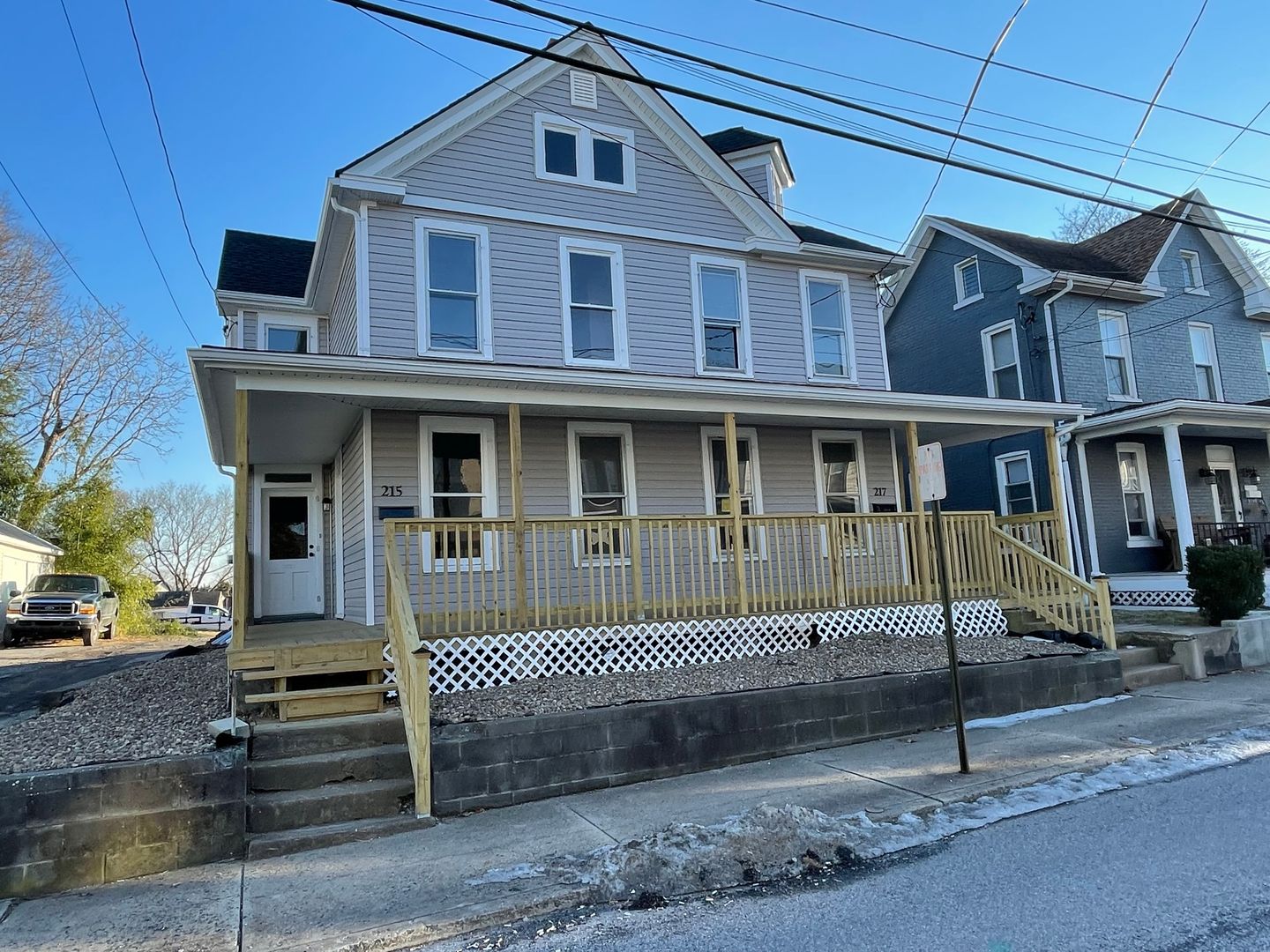 Waynesboro Apartment: 215-217 Cleveland Ave