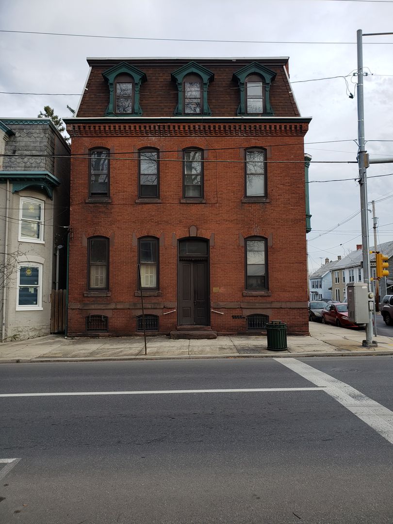 Chambersburg Apartment: 280 S. Main Street