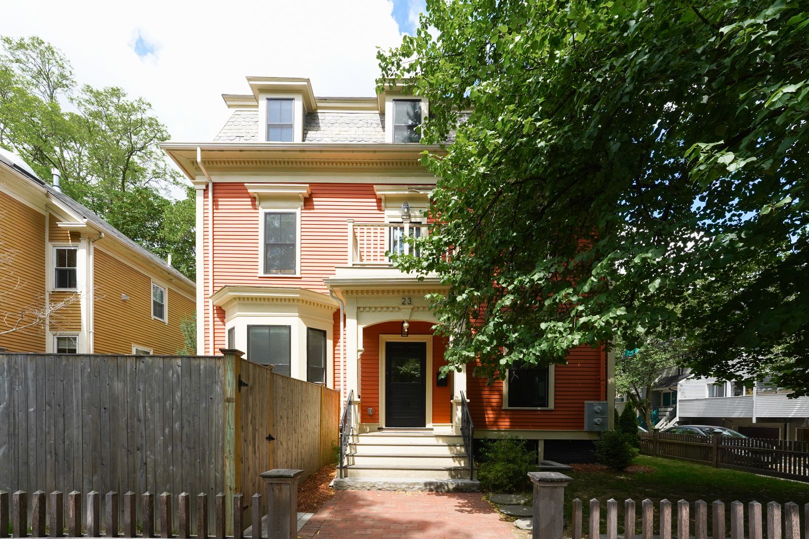 Cambridge Apartment: 23 Irving st