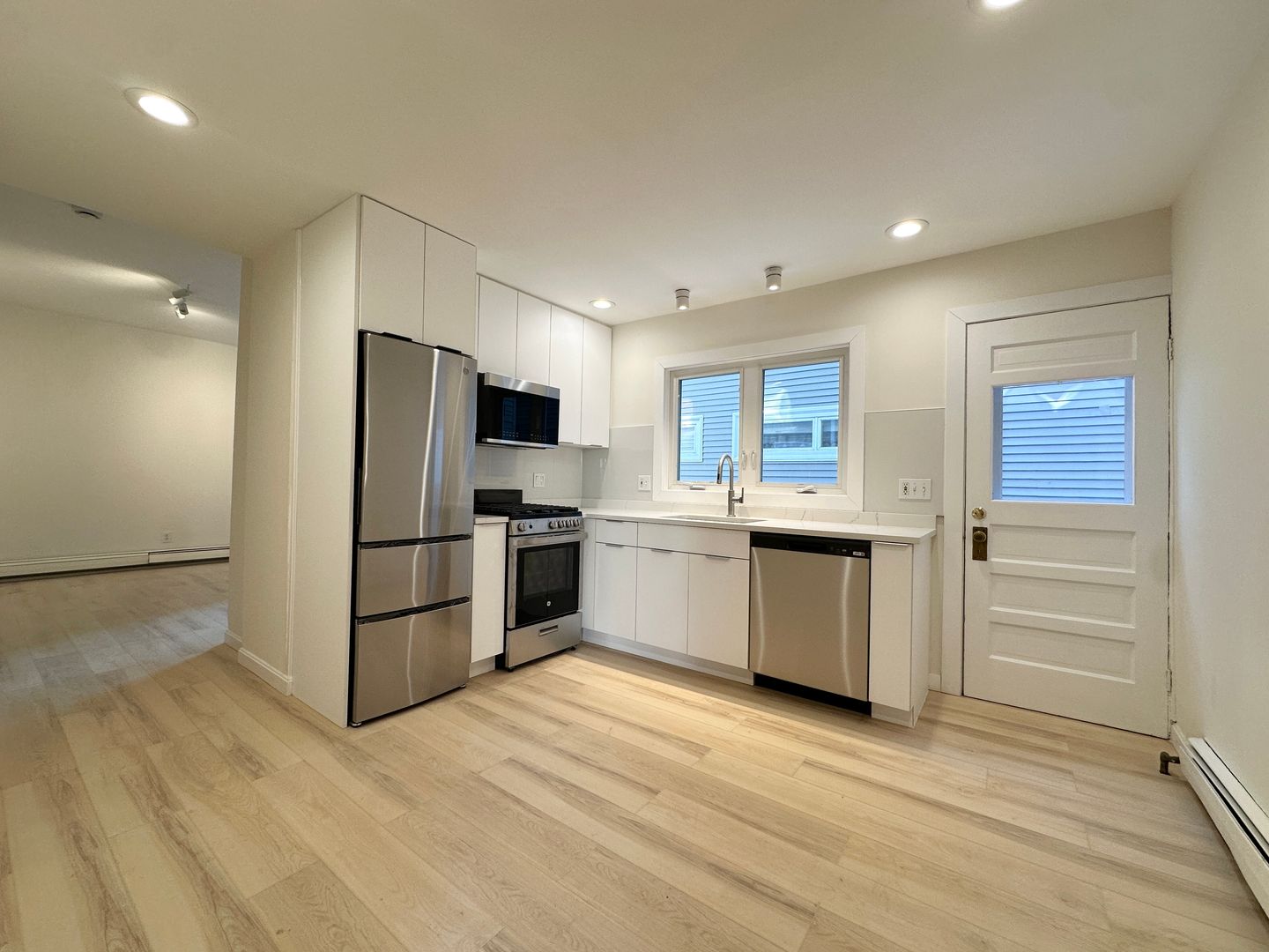 Cambridge Apartment: 144 Spring ST