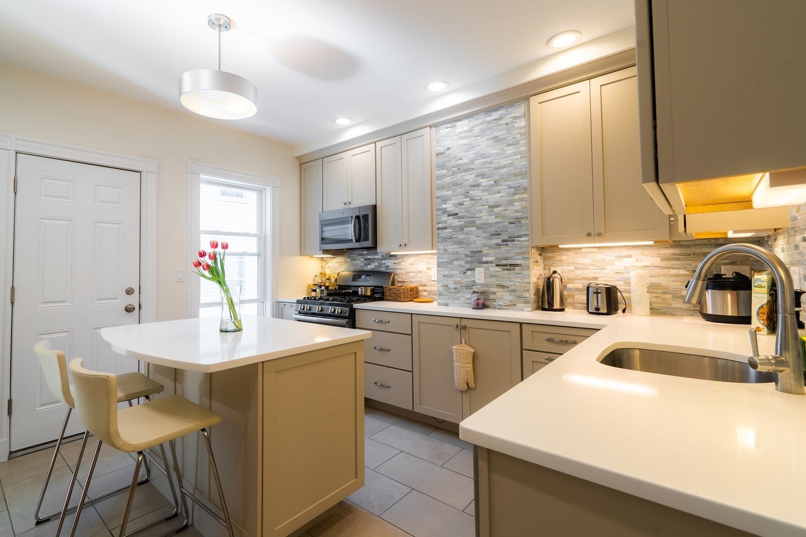 Cambridge Apartment: 4 Hardwick Street